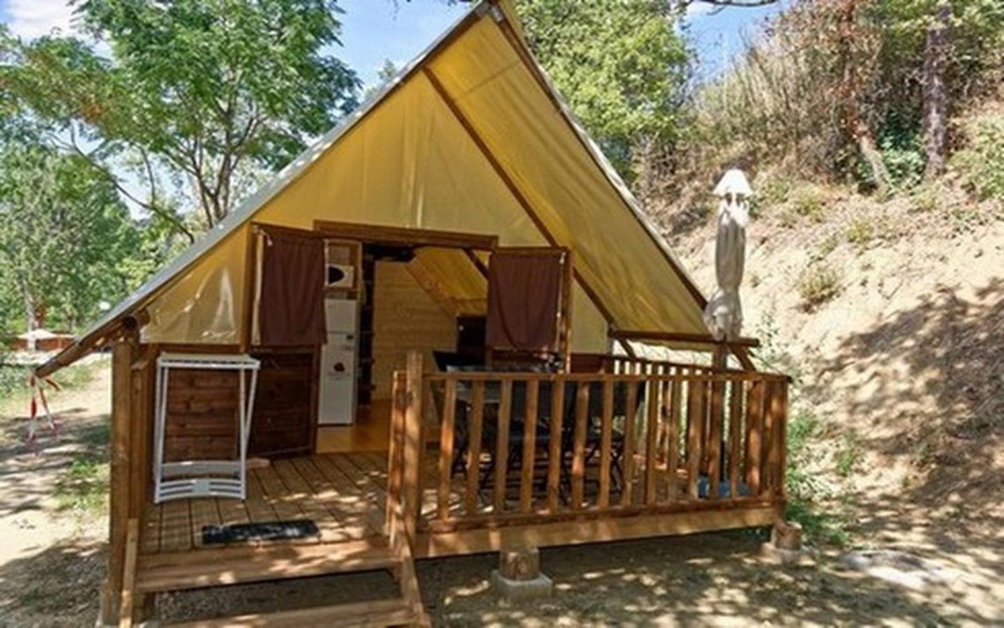 Camping Les Rives Du Lac De Vinca ภายนอก รูปภาพ